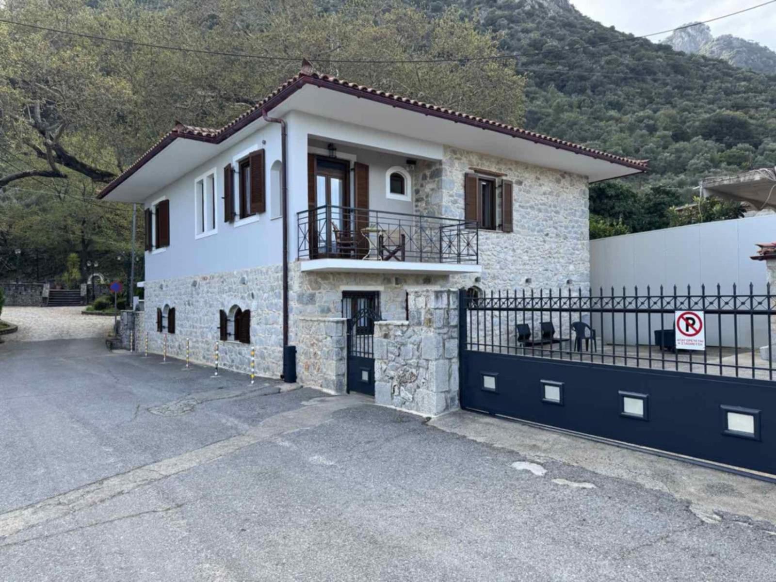 Villa Iris Мистрас Екстериор снимка