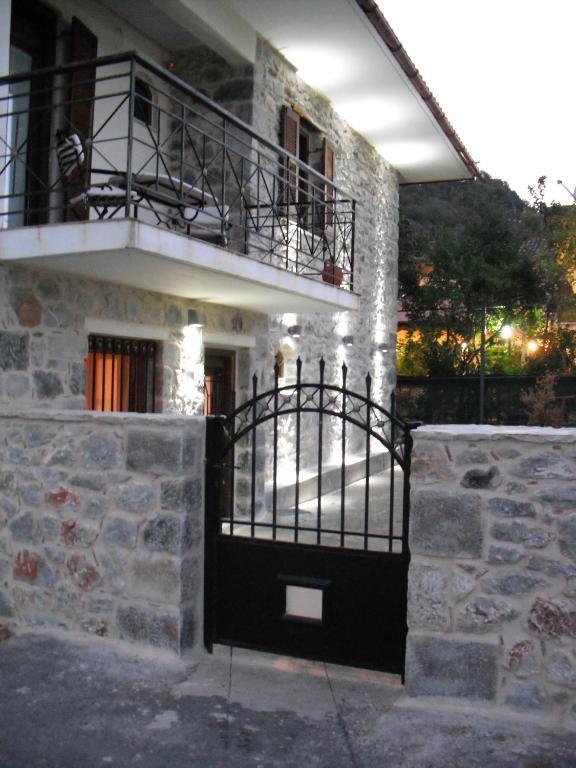 Villa Iris Мистрас Екстериор снимка